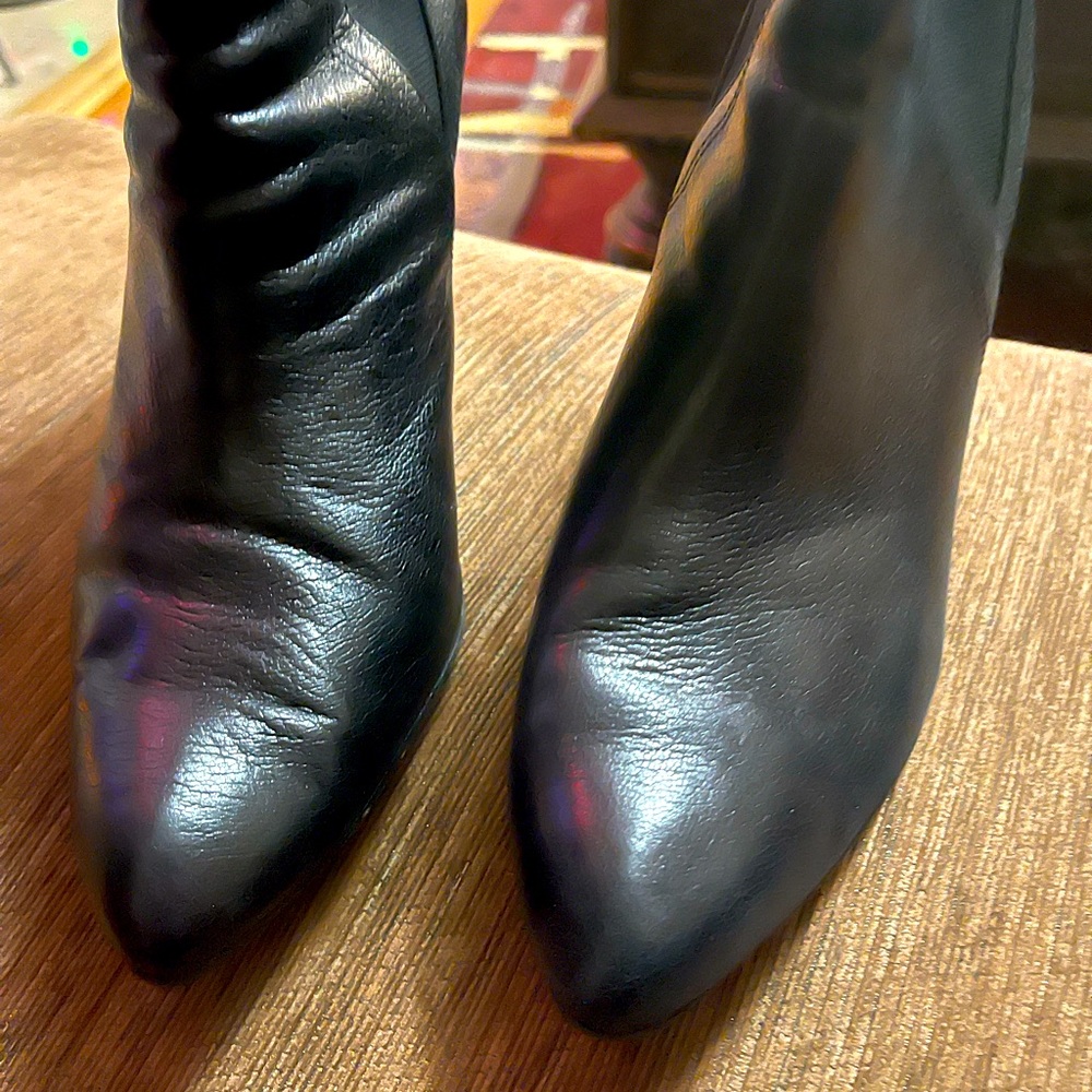 Donald J Pliner Stunning Leather Boots